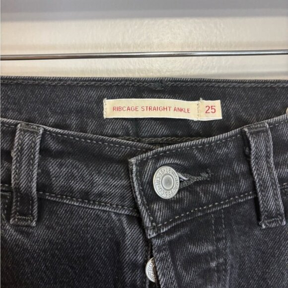 Levi’s Black High-Waisted Button Fly Jeans - Picture 3 of 6